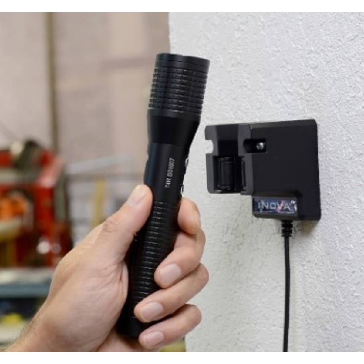 Nite Ize Linterna De Mano Táctica T4 Inova - Recargable