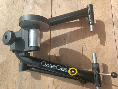 Cycleops Rodillo Y Soporte De Llanta Delantera