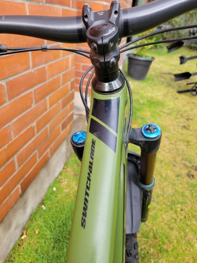Pivot Switchblade 2022