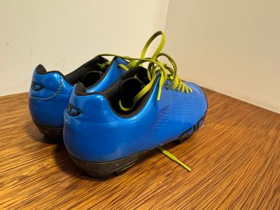 Giro Zapatos