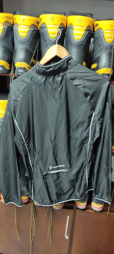 Otra Chaqueta Rompevientos