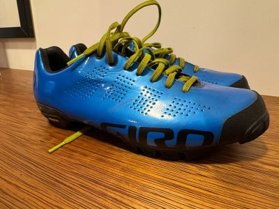 Giro Zapatos