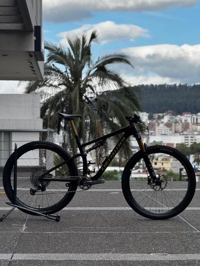 Specialized Specialized Epic Evo Pro Full Kashima 2 Unidades (Disponible En Talla L Y M)