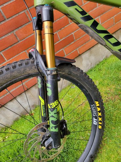 Pivot Switchblade 2022